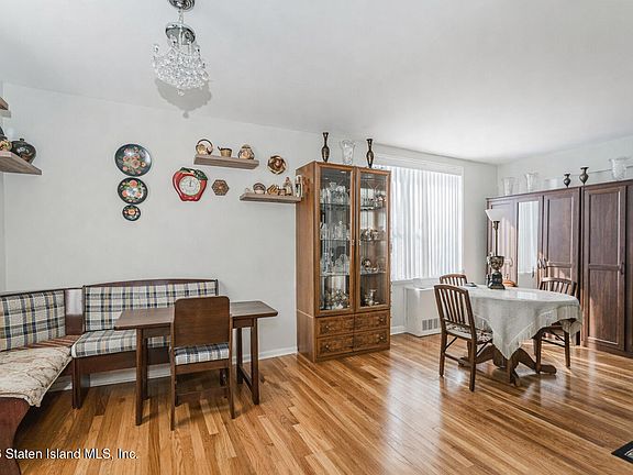 5th image of 830 Howard Ave APT 4H