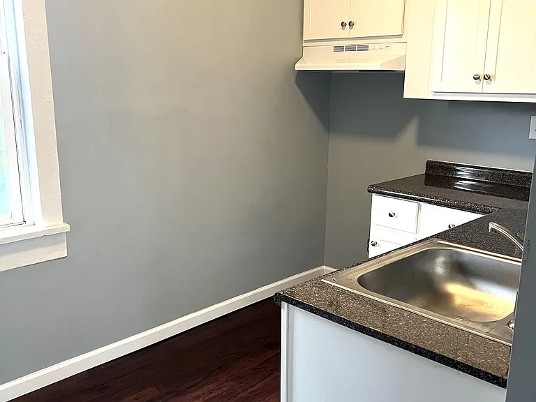 1709 Walnut St #1 — Photo 2