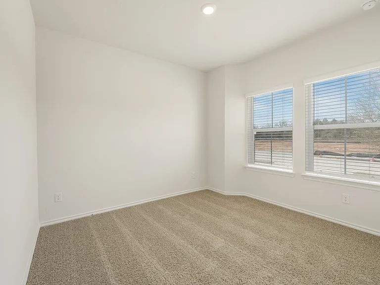 1570 Brooke Dr — Photo 9