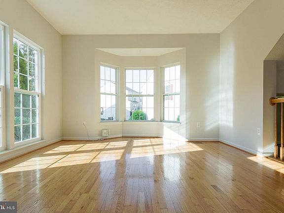 4th image of 3222 Shadow Park Dr