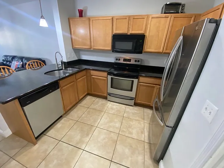 2950 SW 35th Pl #50 — Photo 4
