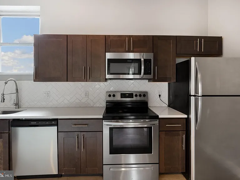 707 W Girard Ave #2F — Photo 12