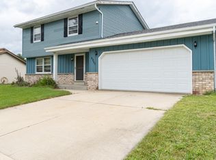 9998 S Hillview Ave, Oak Creek, WI 53154