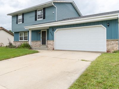 9998 S Hillview Ave, Oak Creek, WI, 53154