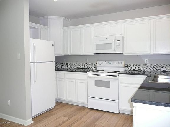 5th image of 301 Caledonia Dr