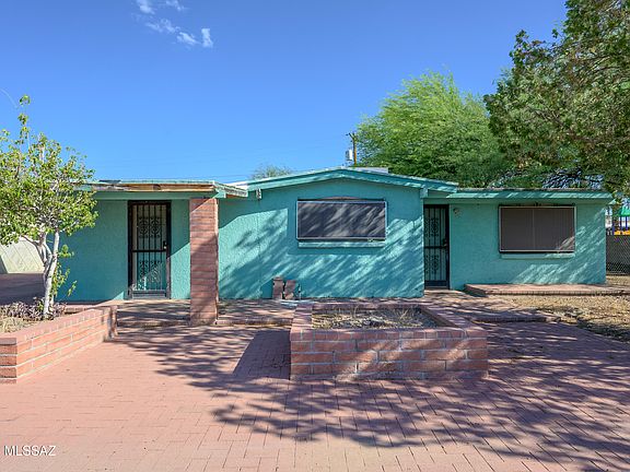 2nd image of 325 W Santa Paula St
