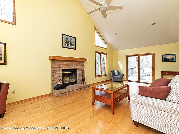 4th image of 1144 Bonanza Dr