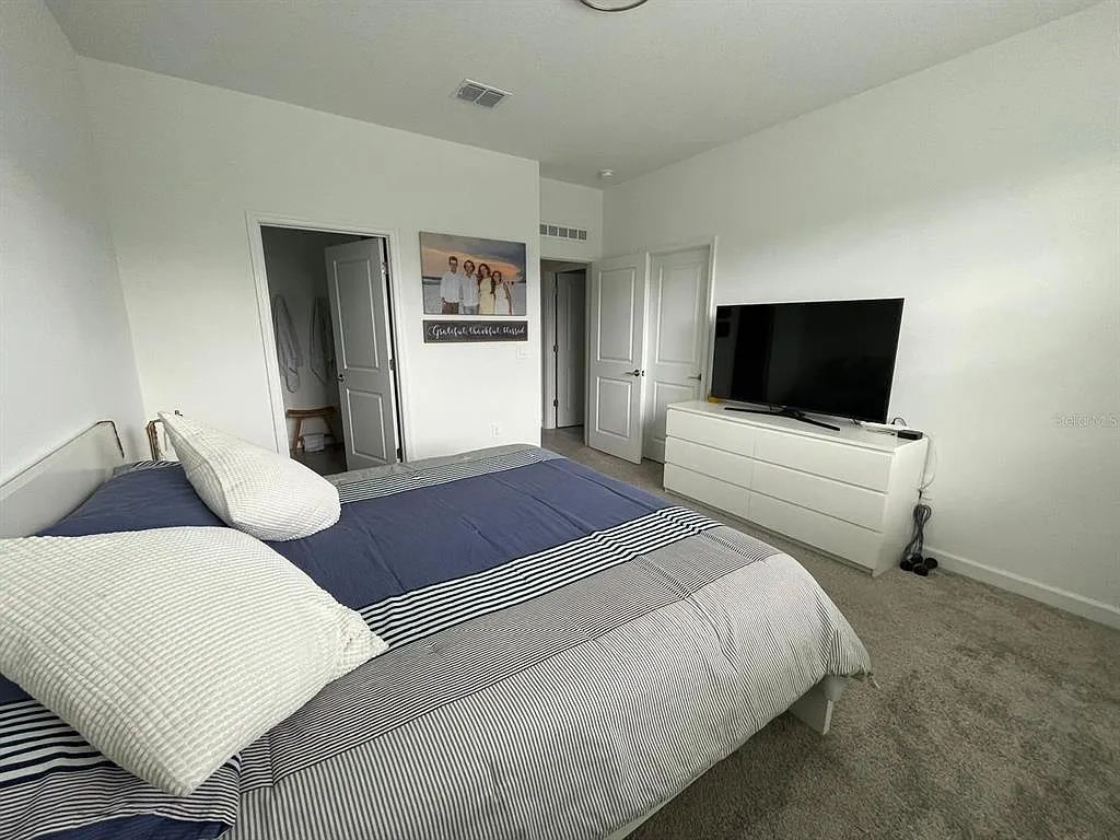 4 bed, 2.5 bath, 2000 sqft, $2,600 — Photo 4
