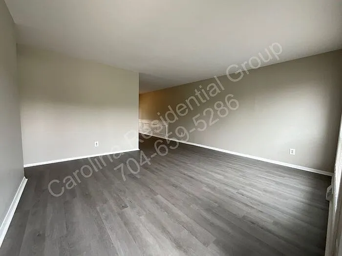4928 Malibu Dr — Photo 4