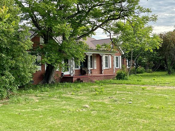2nd image of 700 E 5th St