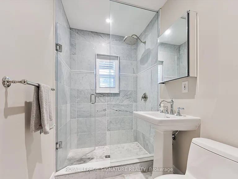 42 Strathgowan Ave #MAIN — Photo 9