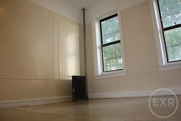 Rented by EXR | media 9