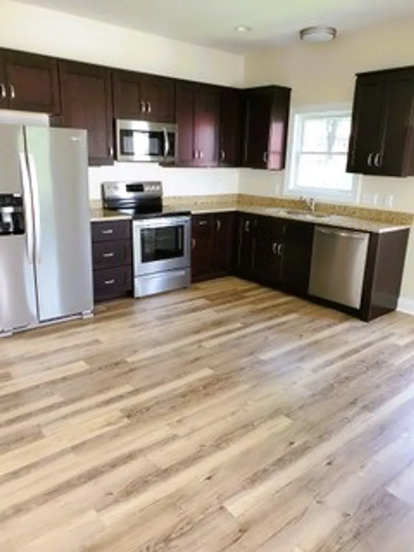 Duplex in Rockingham County — Photo 4