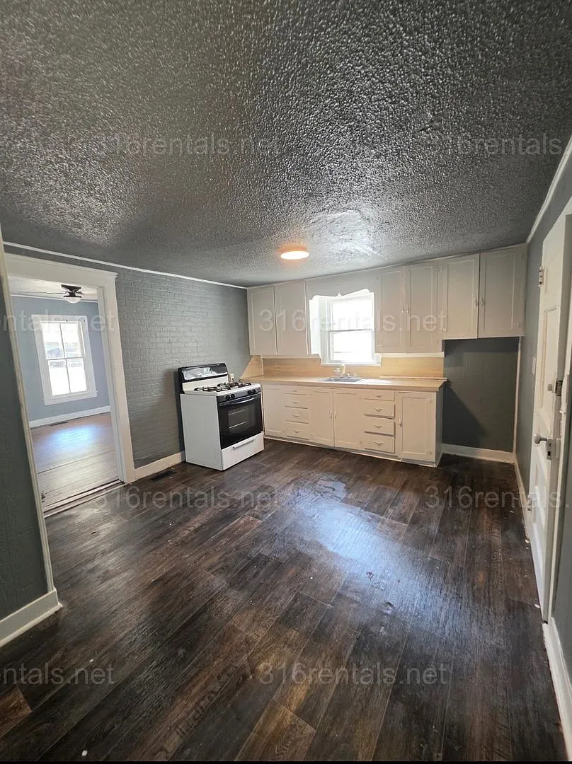 $850 - 2 bed 1 bath - Single Family Home — Photo 2