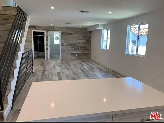 3rd image of 1451 Meadowbrook Ave