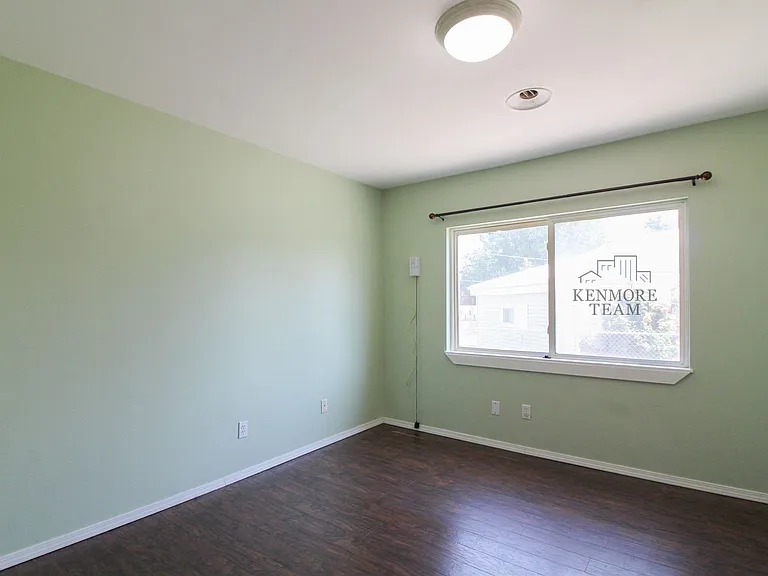 402 Abbot St — Photo 13