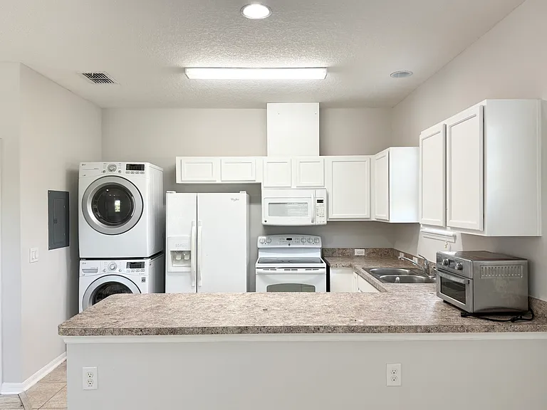 13836 Sachs Ave — Photo 28