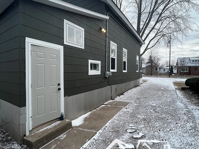 904 W 8th Ave — Photo 2
