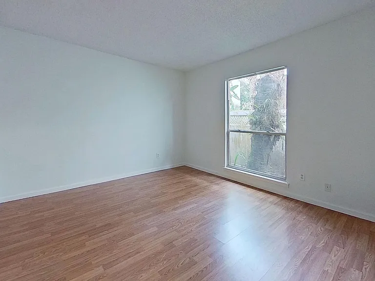 1615 Seminole Rd — Photo 13