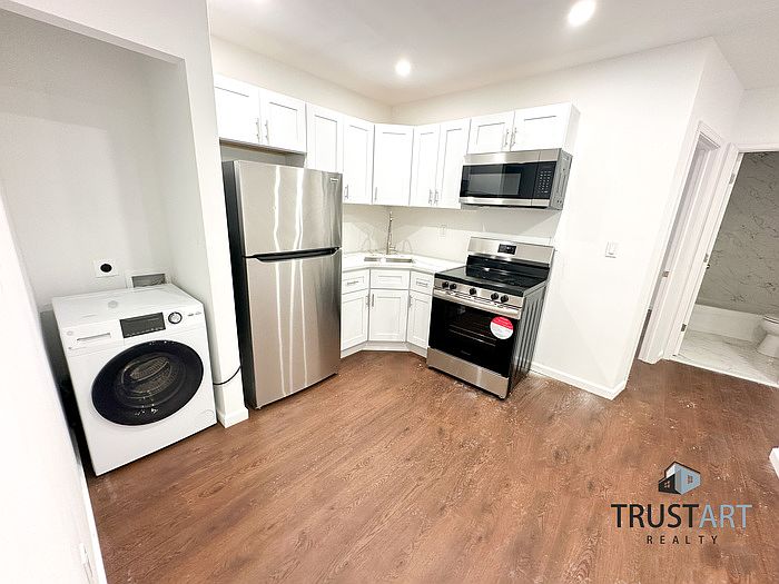 1st image of 6518 Glenmore Ave #2