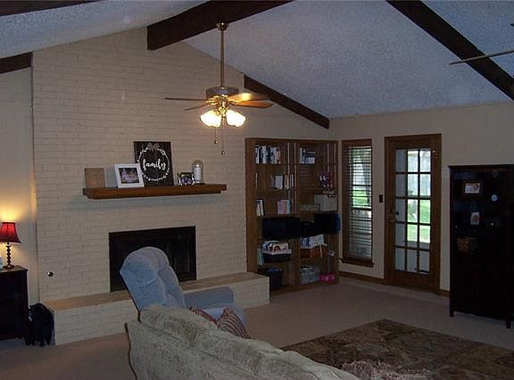 2nd image of 2916 Southridge Dr