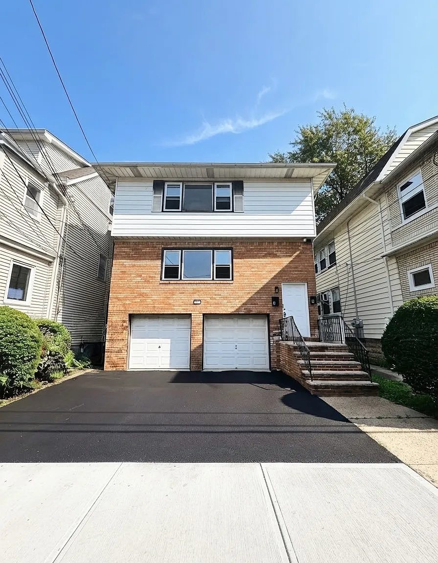 2 bed, $2,200 — Photo 1