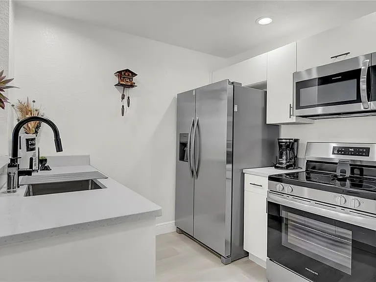4009 Venetian Bay Dr #103 — Photo 5