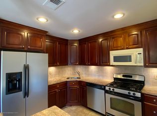 8 Deptford Ct UNIT 6, Freehold, NJ 07728