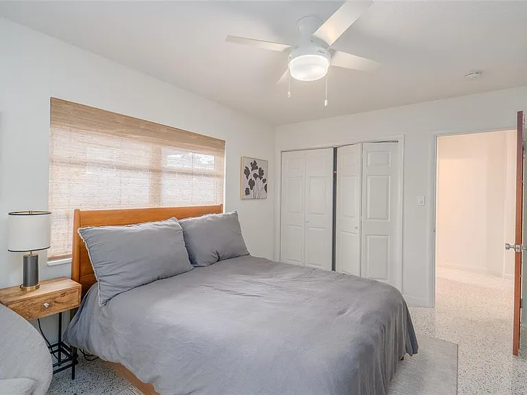 725 S Wilson Ave — Photo 12