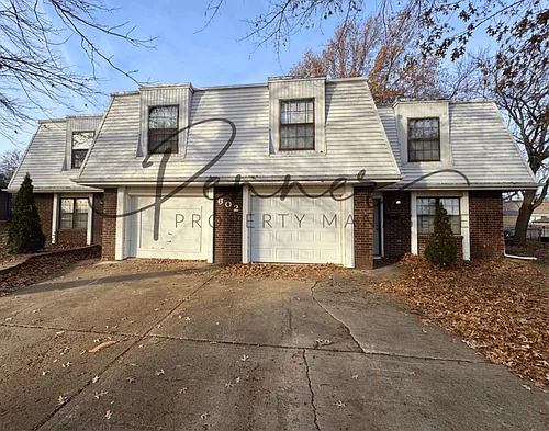 602 NE Magellan Ave #B Photo 1