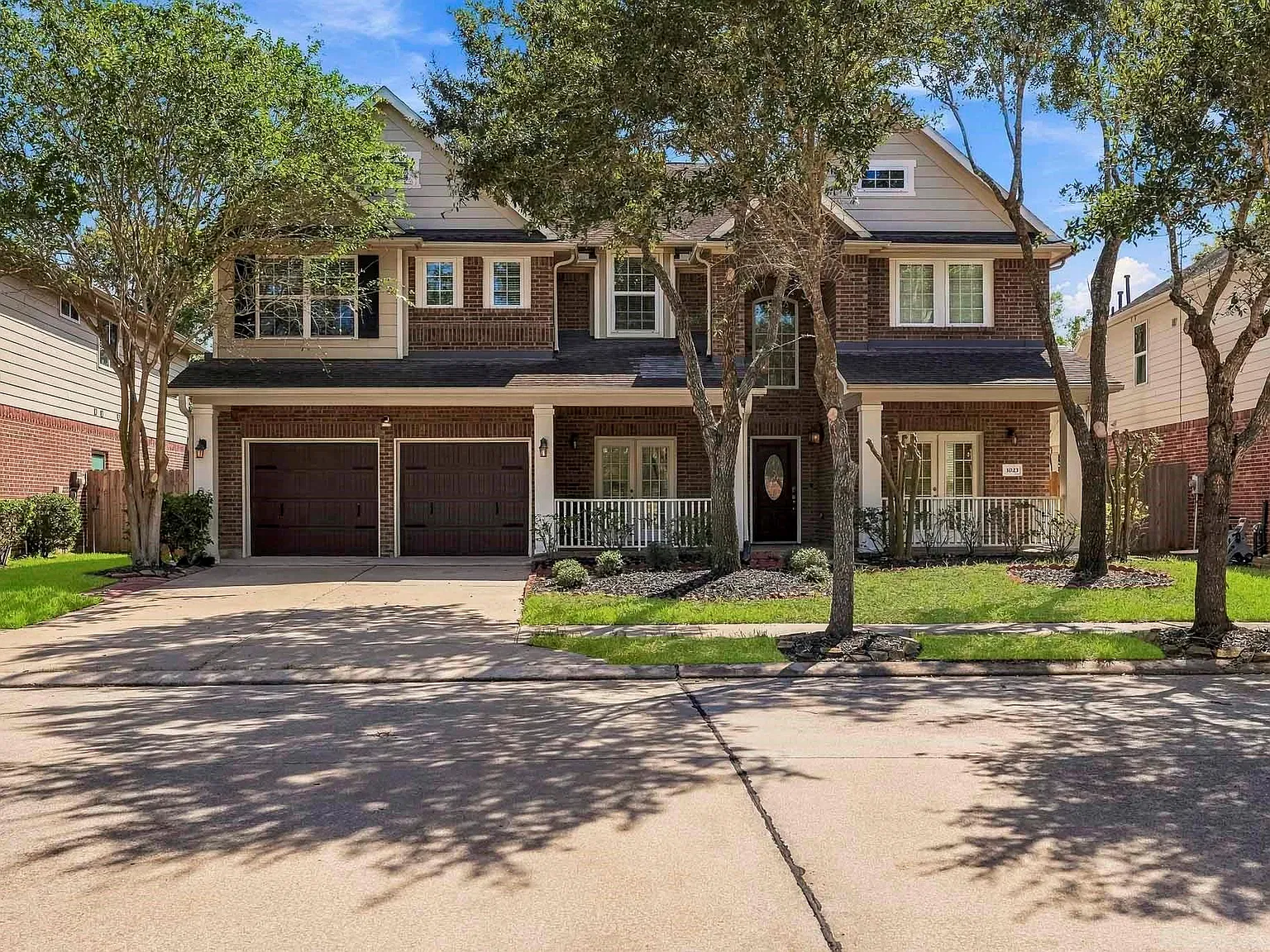 5 bed, 3.5 bath, 4701 sqft, $3,750 — Photo 1