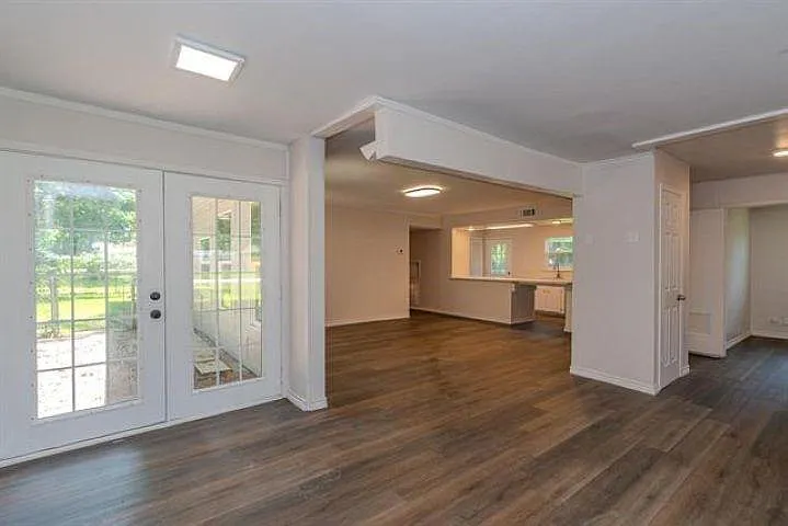 4 bed, 2.5 bath, 2002 sqft, $1,800 — Photo 4