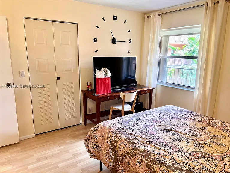 2841 Somerset Dr #215 — Photo 22