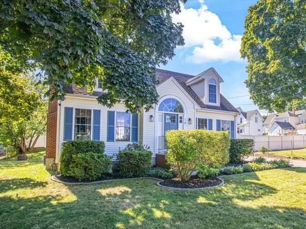 18 Joy St, Franklin, MA 02038