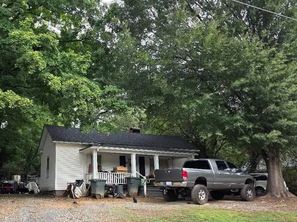 919 Harris St, Eden, NC 27288