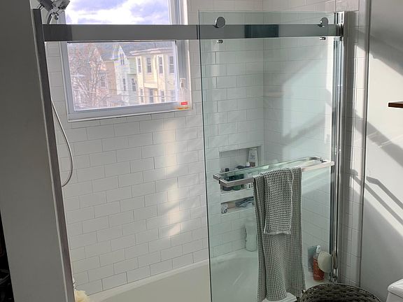 4th image of 43 Courtland St Floor 3