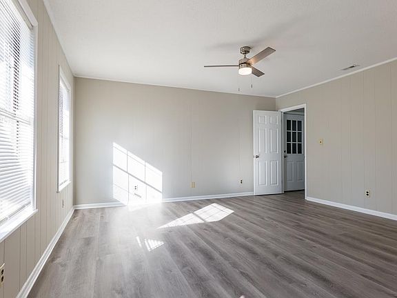 3rd image of 900 E Brookwood Pl