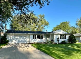 1827 Spencer St, Grinnell, IA 50112