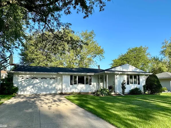 1827 Spencer St, Grinnell, IA 50112