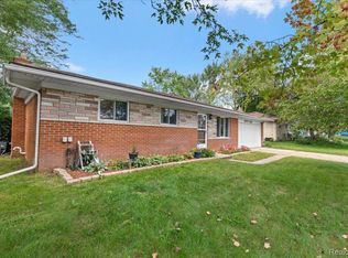 1873 Crescent Lake Rd, Waterford, MI 48327