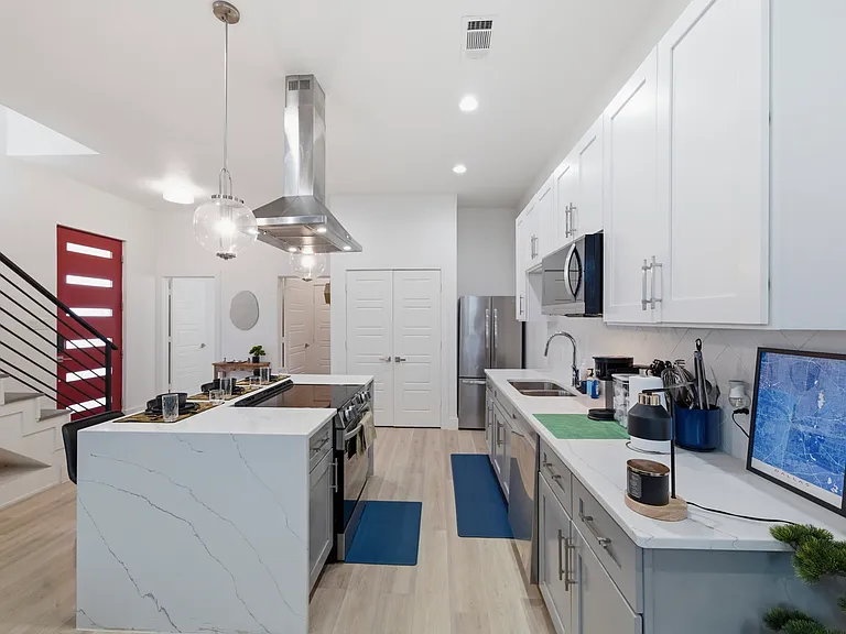 2406 Merlin St — Photo 12