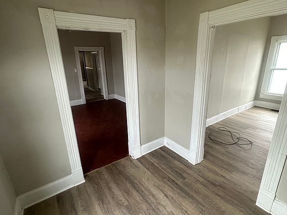 5th image of 367 Maysville St