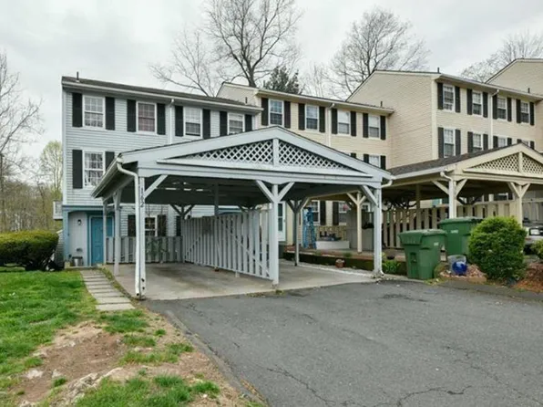 70 Rising Trail Dr, Middletown, CT 06457