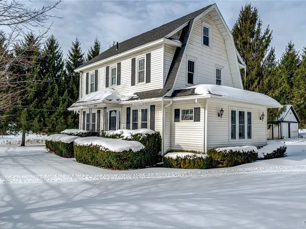 44 Elm St, Tully, NY 13159