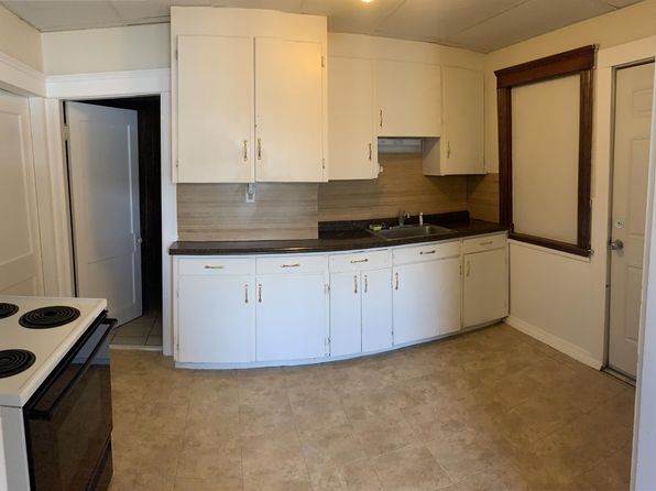 3 Negus St APT 2R