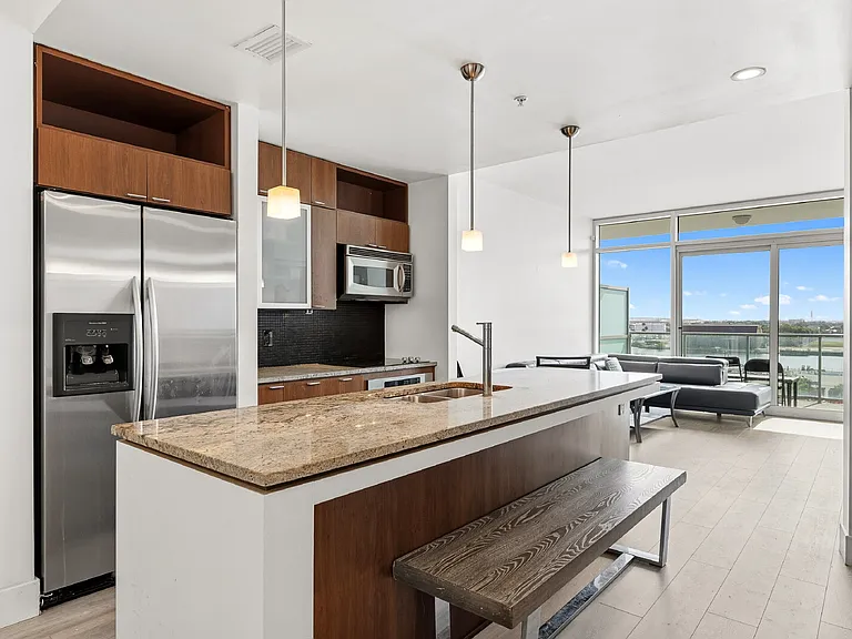 111 N 12th St #1707 — Photo 10