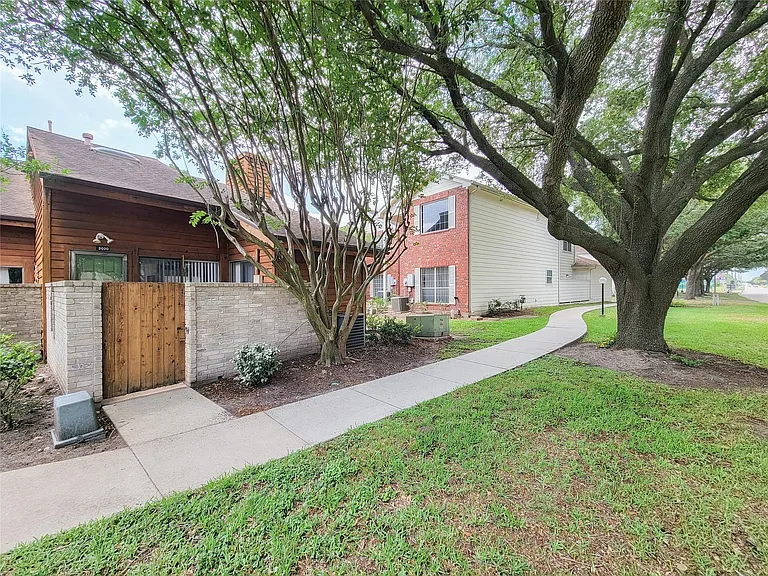 3020 Windchase Blvd — Photo 1