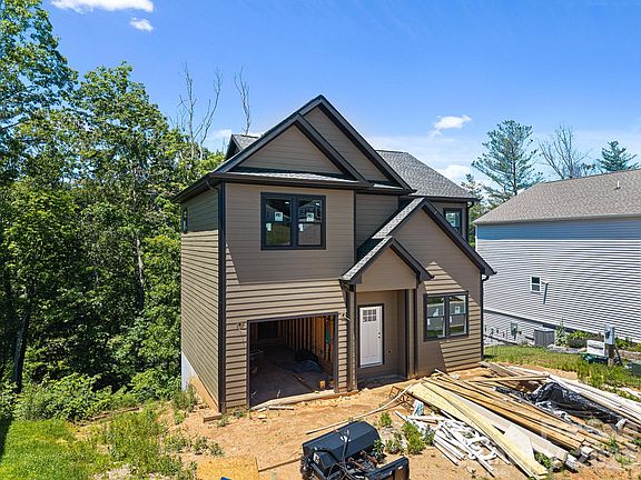 4th image of 914 Newport Ct