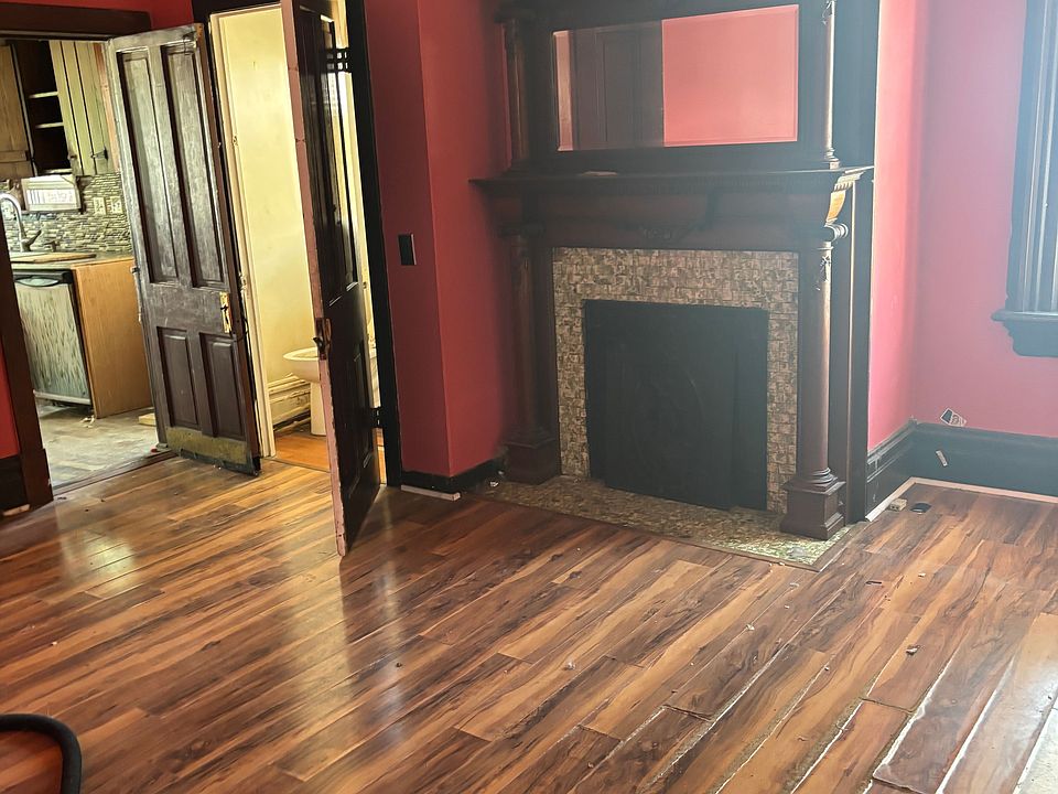 10th image of 101 N Washington St