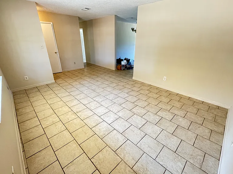 3963 Erress Blvd — Photo 5